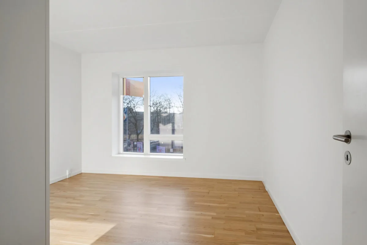 3-room apartment with a balcony in 2830 Virum image 5