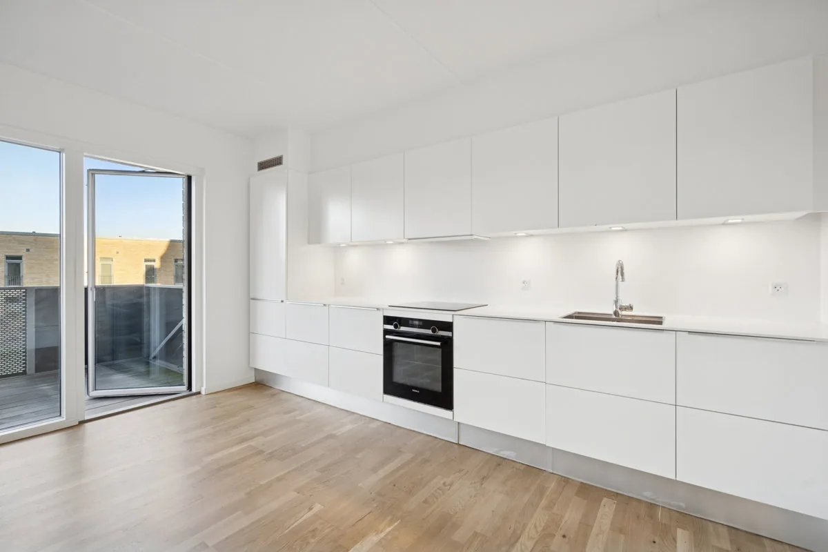 3-room apartment with a balcony in 2830 Virum image 2