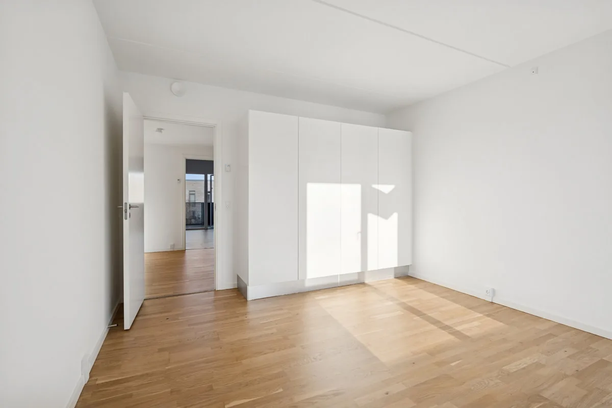 3-room apartment with a balcony in 2830 Virum image 6