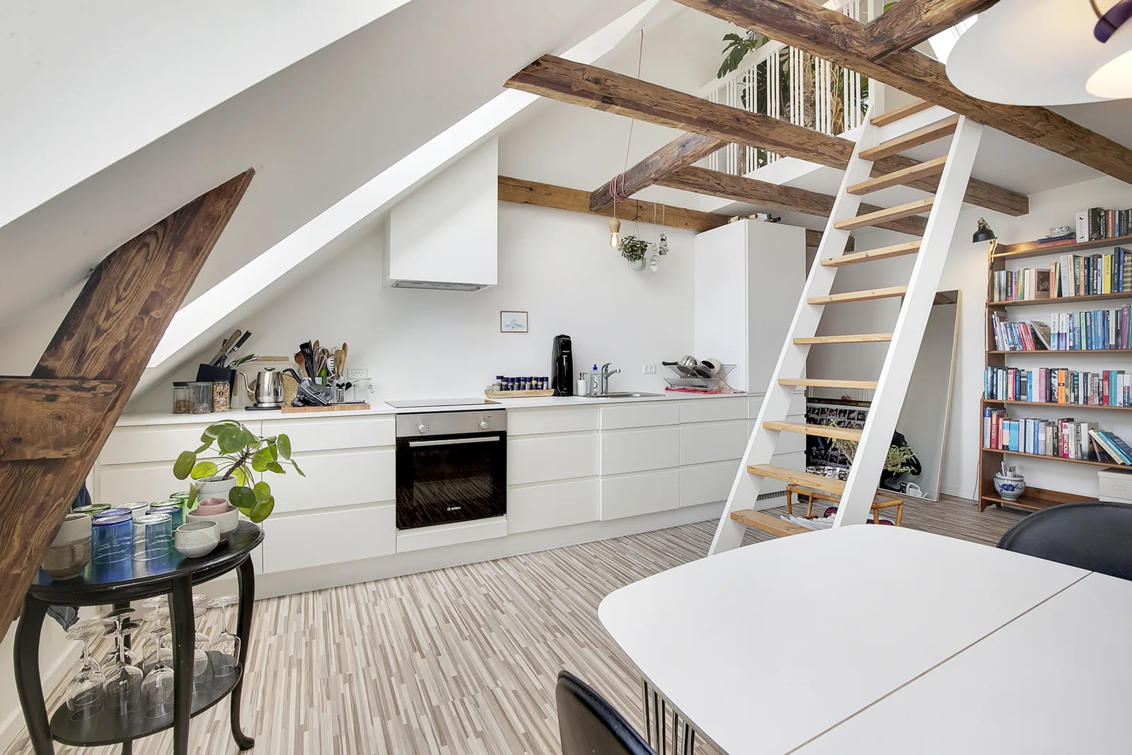 4-room apartment with a balcony in 9000 Ålborg image 1