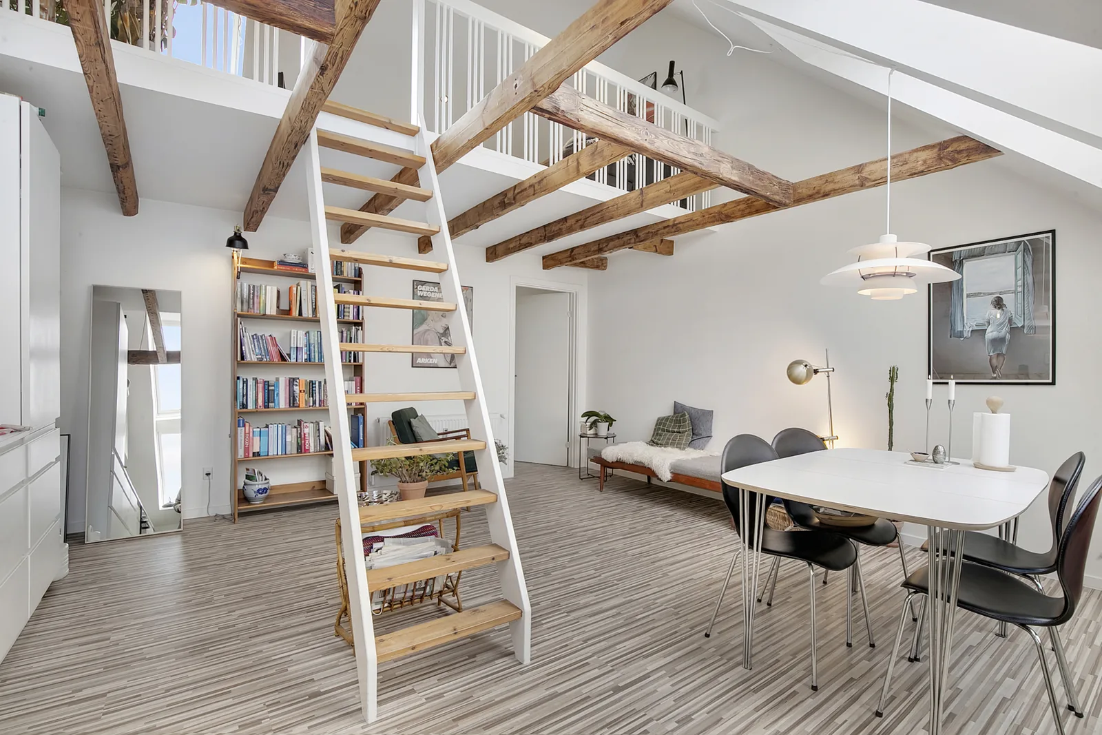 4-room apartment with a balcony in 9000 Ålborg image 3