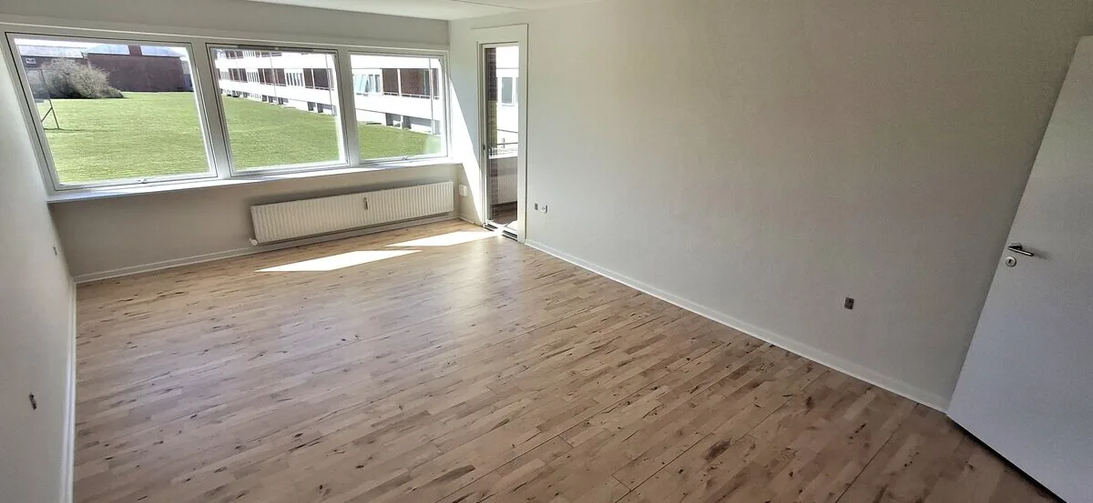 3-room apartment with a balcony in 9900 Frederikshavn image 2