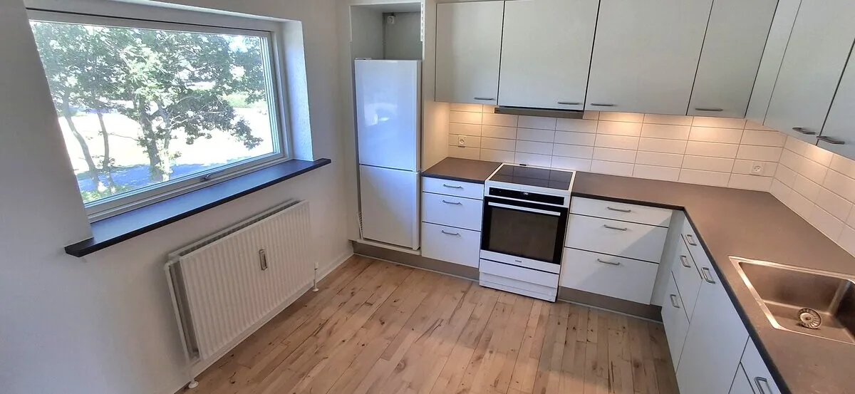2-room apartment with a balcony in 9900 Frederikshavn image 1