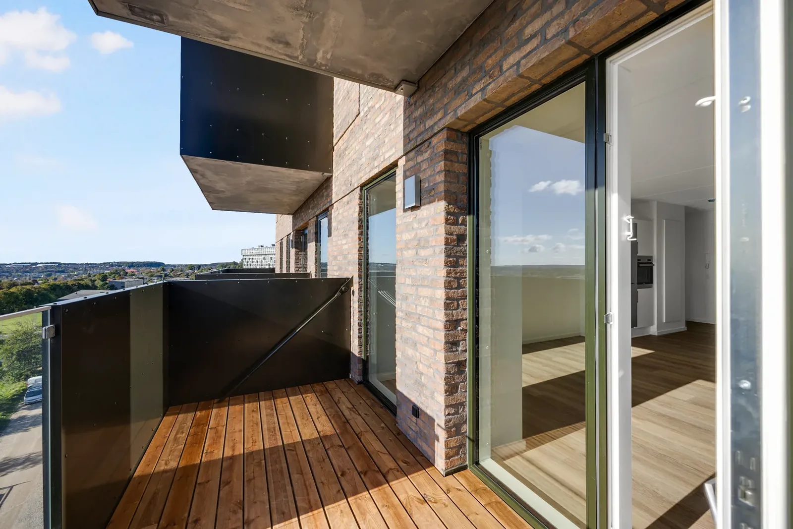 2-room apartment with a balcony in 9000 Ålborg image 2