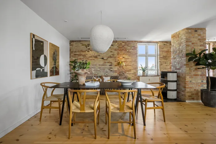 5-room apartment with a balcony in 1820 Frederiksberg image 2