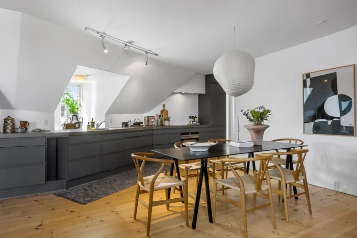5-room apartment with a balcony in 1820 Frederiksberg image 3