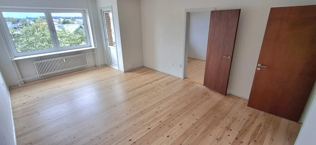 3-room apartment with a balcony in 9900 Frederikshavn image 2
