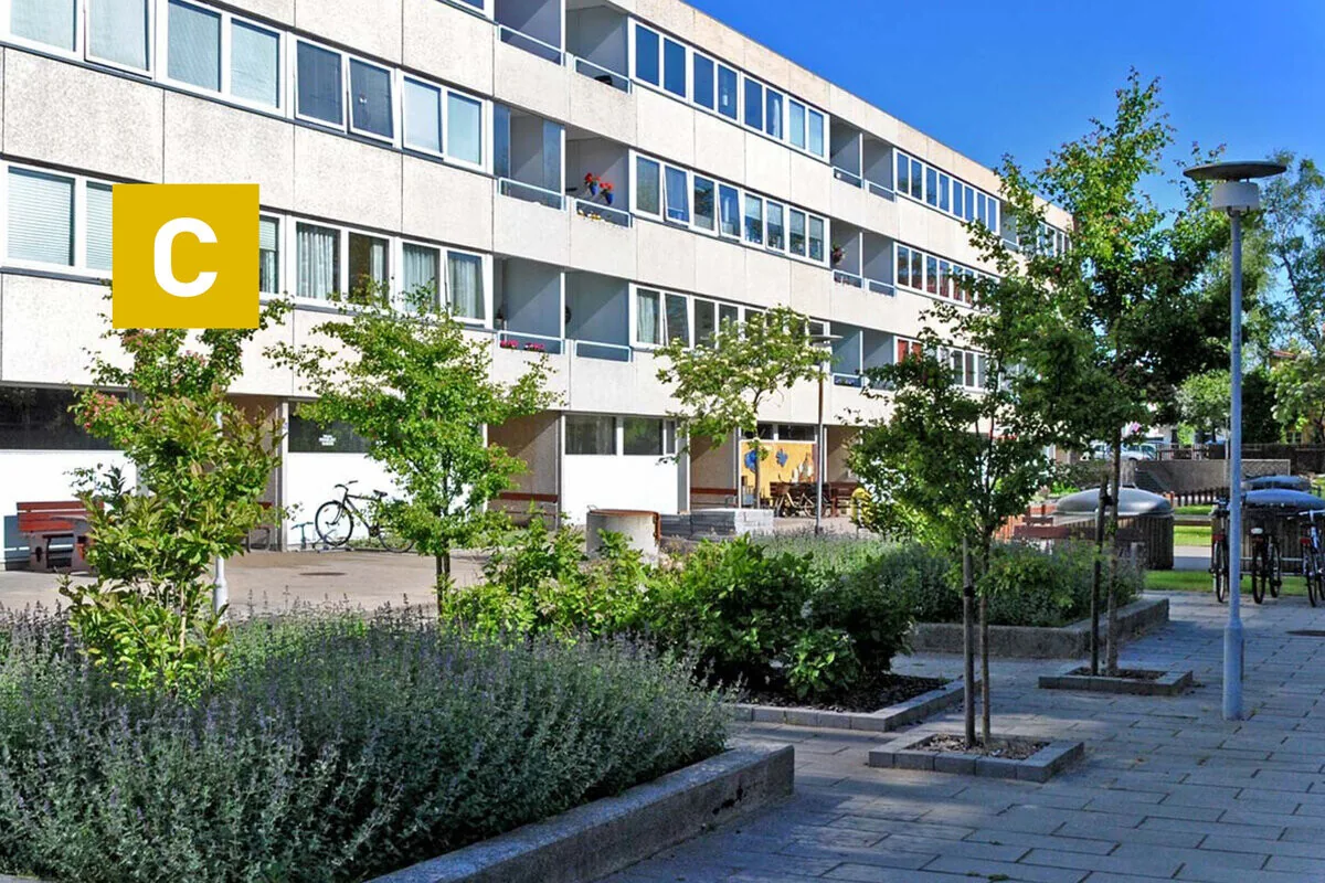 2-room apartment with a balcony in 9900 Frederikshavn image 1