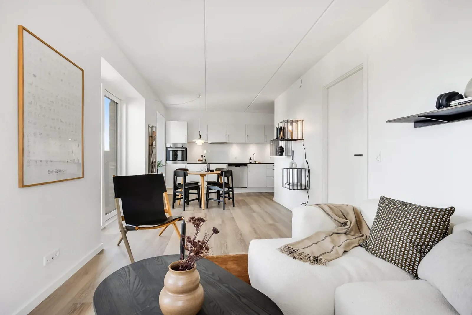2-room apartment with a balcony in 9000 Ålborg image 6