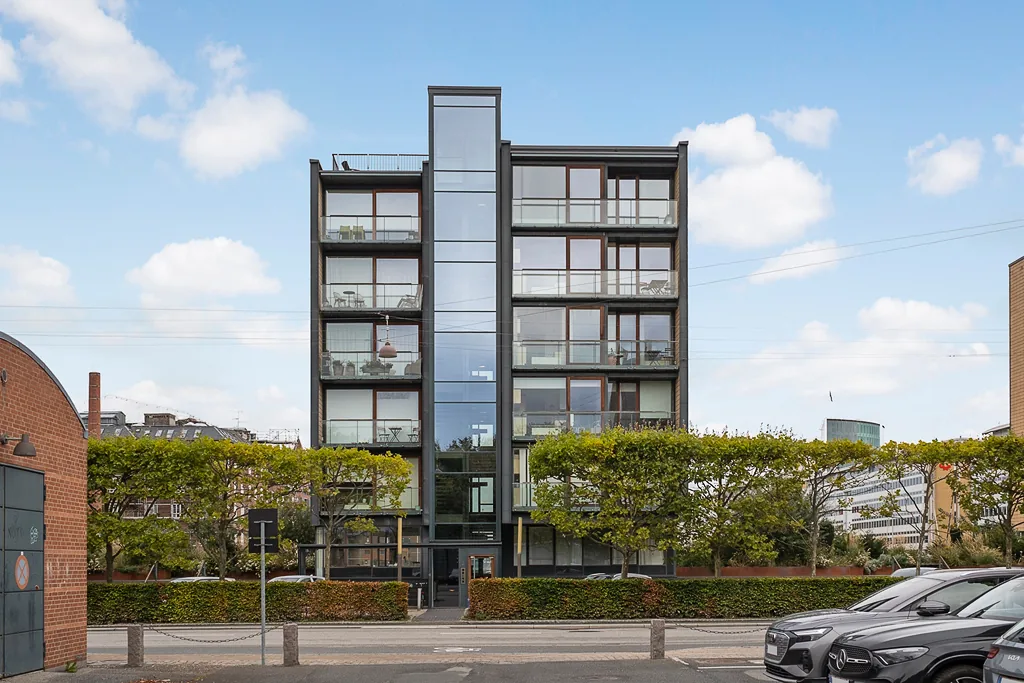 2-værelses lejlighed med altan i 2100 København