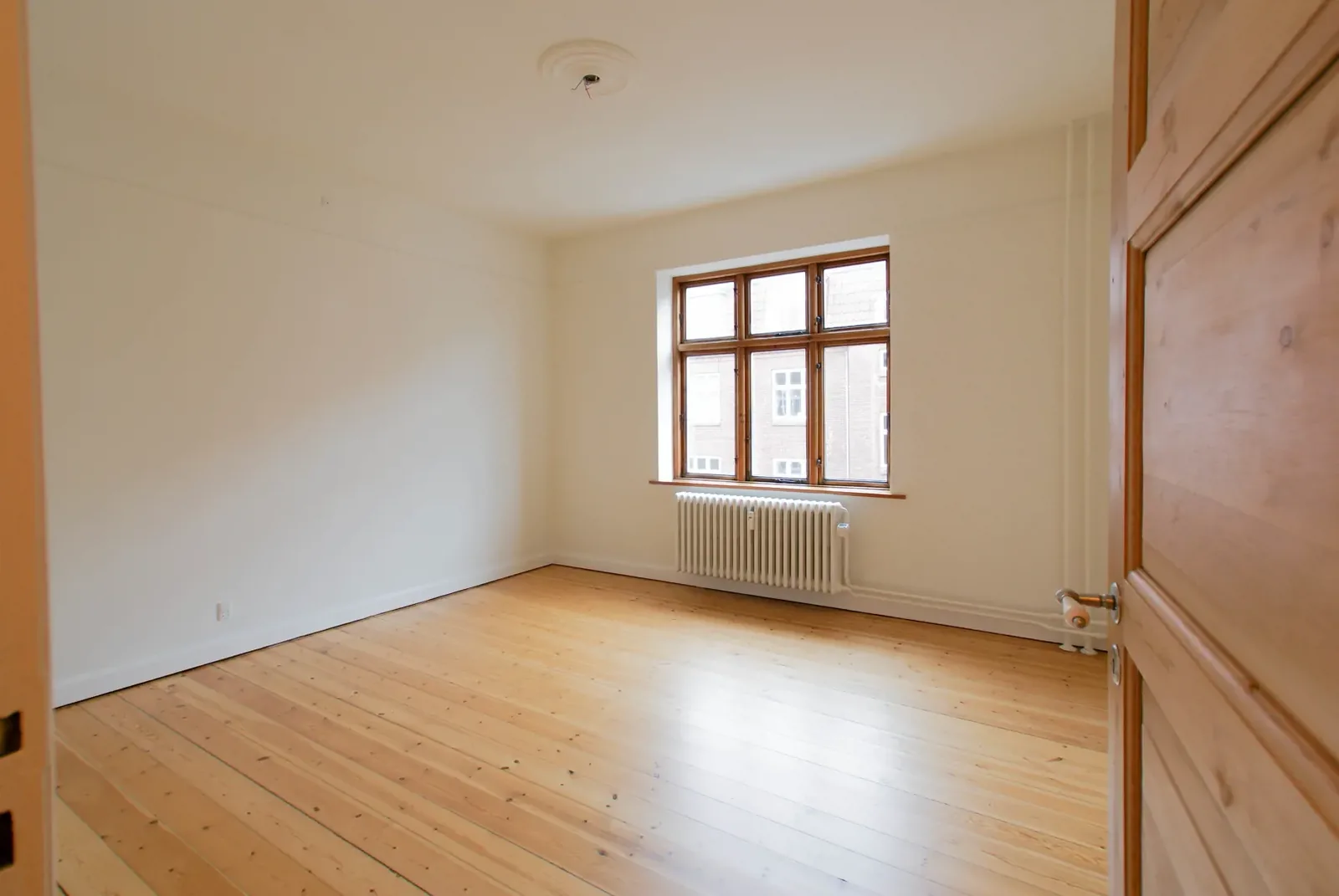 2-room apartment with a balcony in 8000 Århus C image 3