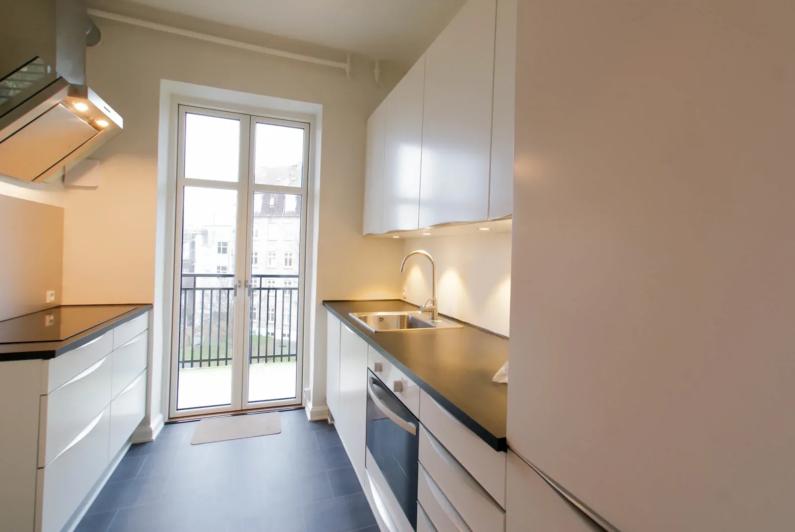 2-room apartment with a balcony in 8000 Århus C image 1