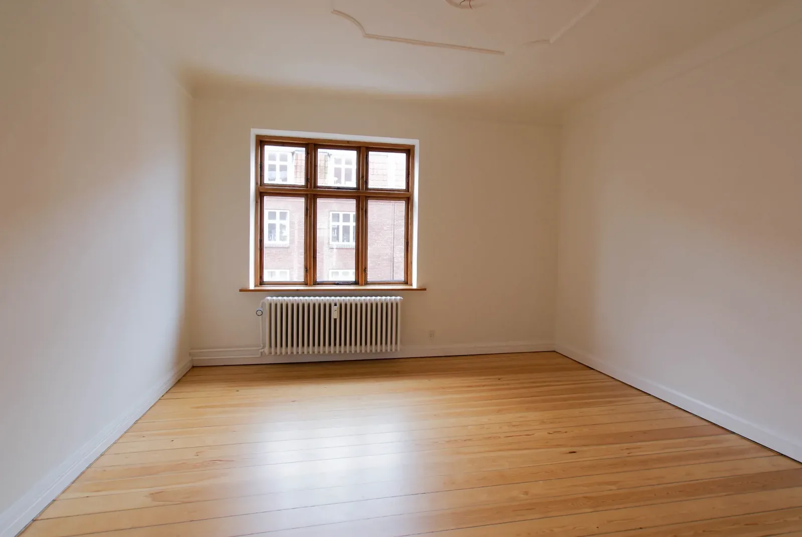 2-room apartment with a balcony in 8000 Århus C image 2