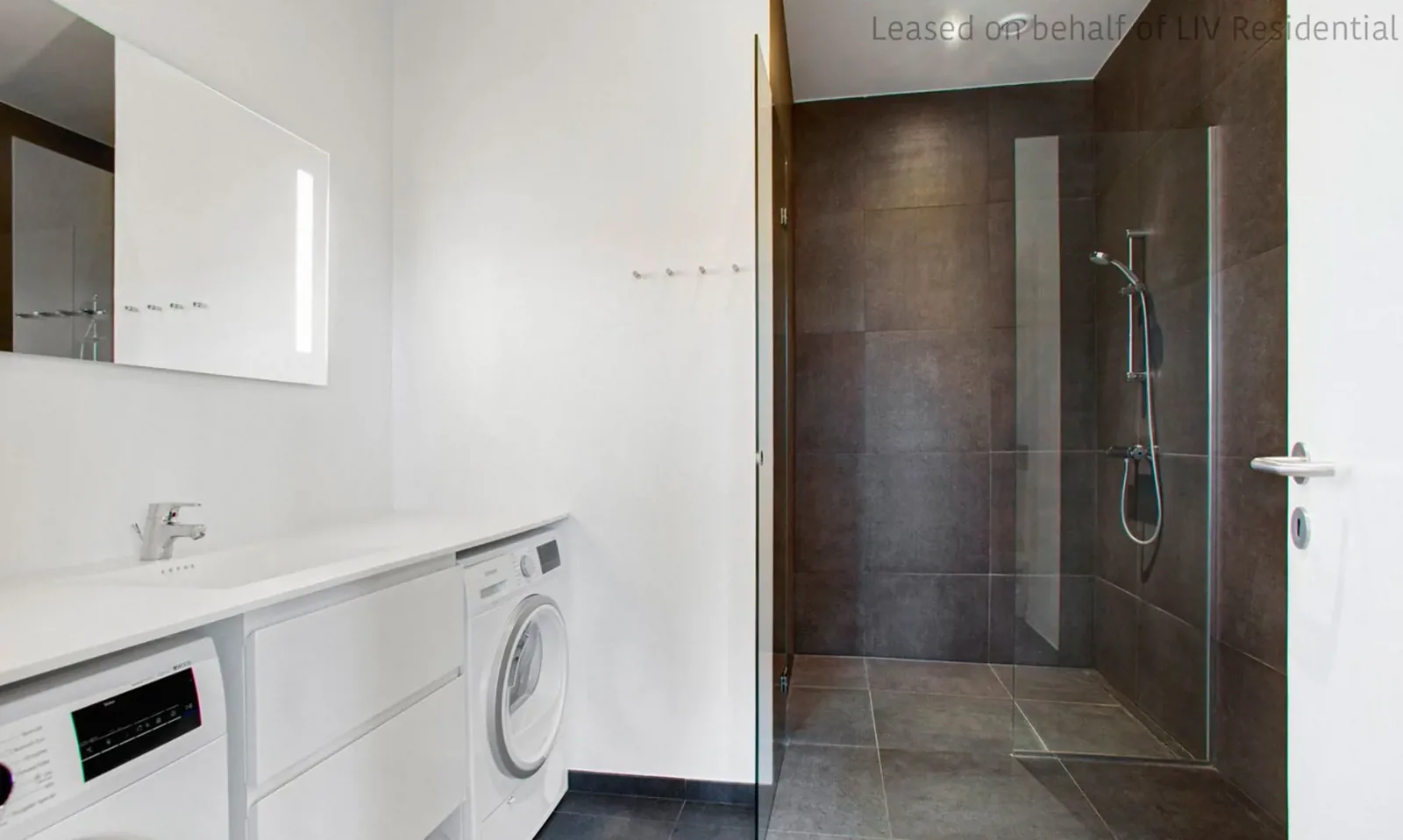5-room apartment with a balcony in 3400 Hillerød image 4