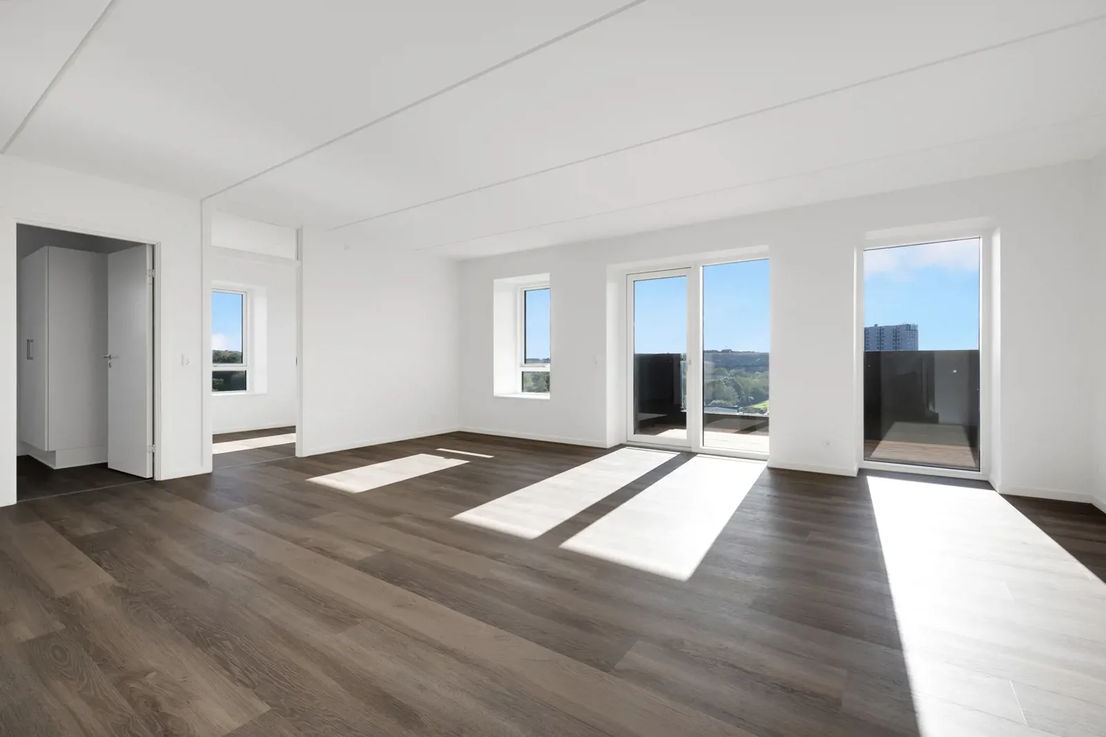 4-room apartment with a balcony in 9000 Ålborg image 2