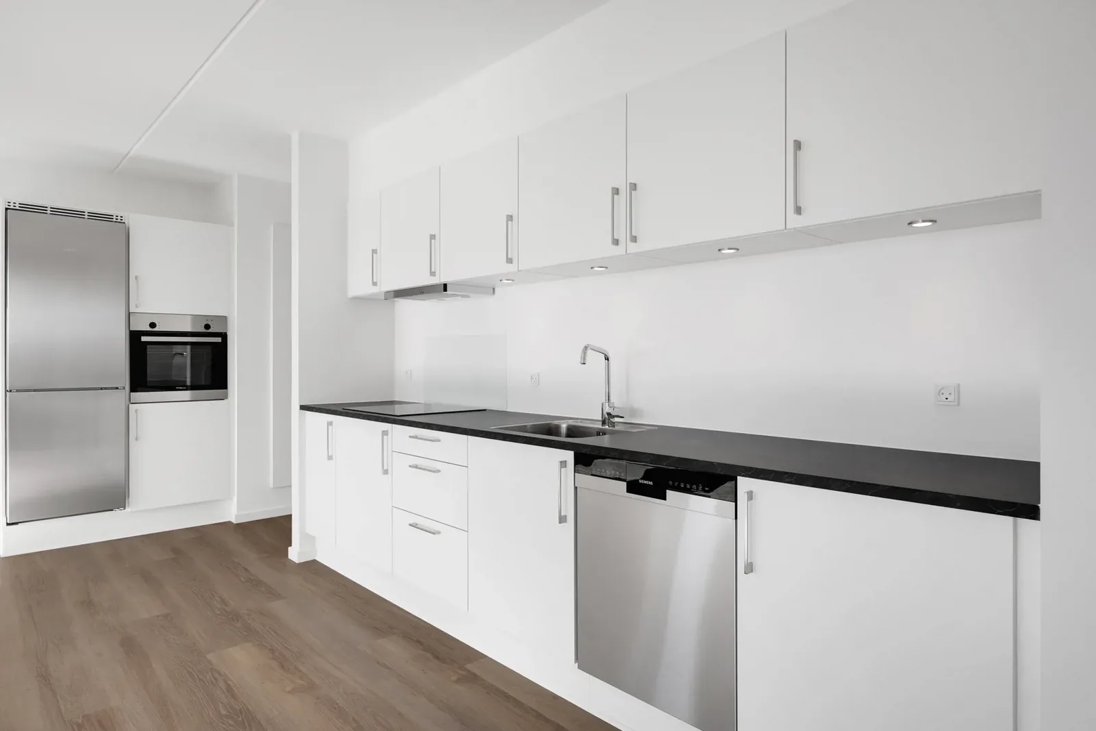 4-room apartment with a balcony in 9000 Ålborg image 6
