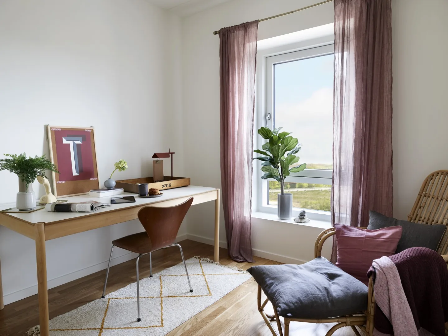 4-room apartment with a balcony in 2640 Hedehusene image 2