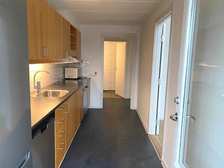 2-room apartment with a balcony in 5250 Odense SV image 2