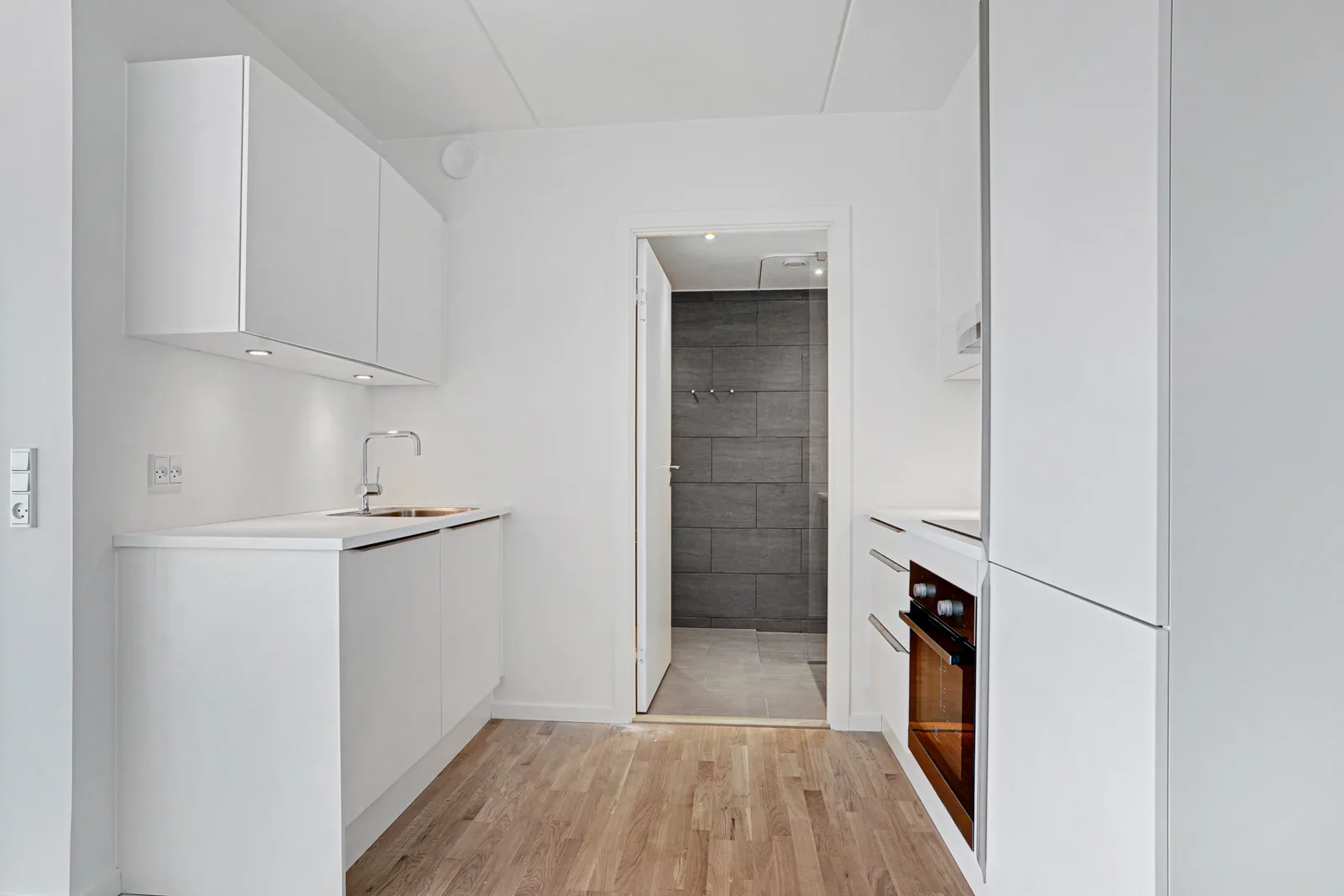 2-room apartment with a balcony in 8240 Risskov image 2
