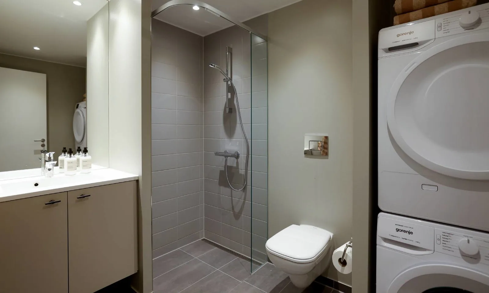 1-room apartment with a balcony in 2300 København S image 6