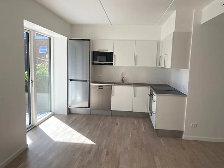 2-room apartment with a balcony in 5000 Odense C image 2
