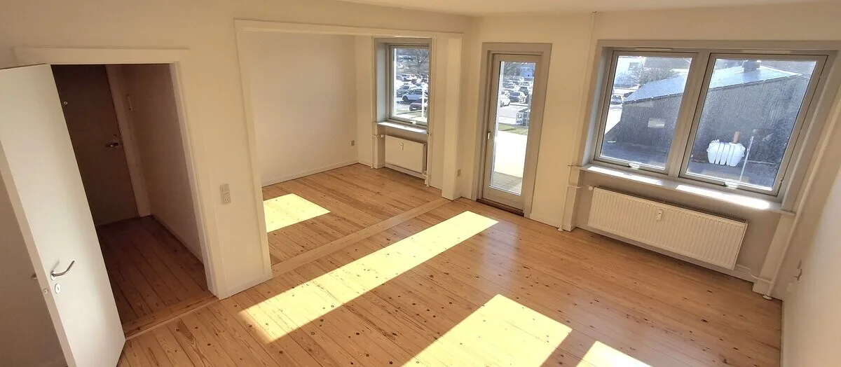 2-room apartment with a balcony in 9900 Frederikshavn image 2