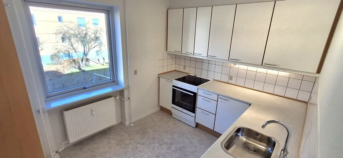 2-room apartment with a balcony in 9900 Frederikshavn image 1