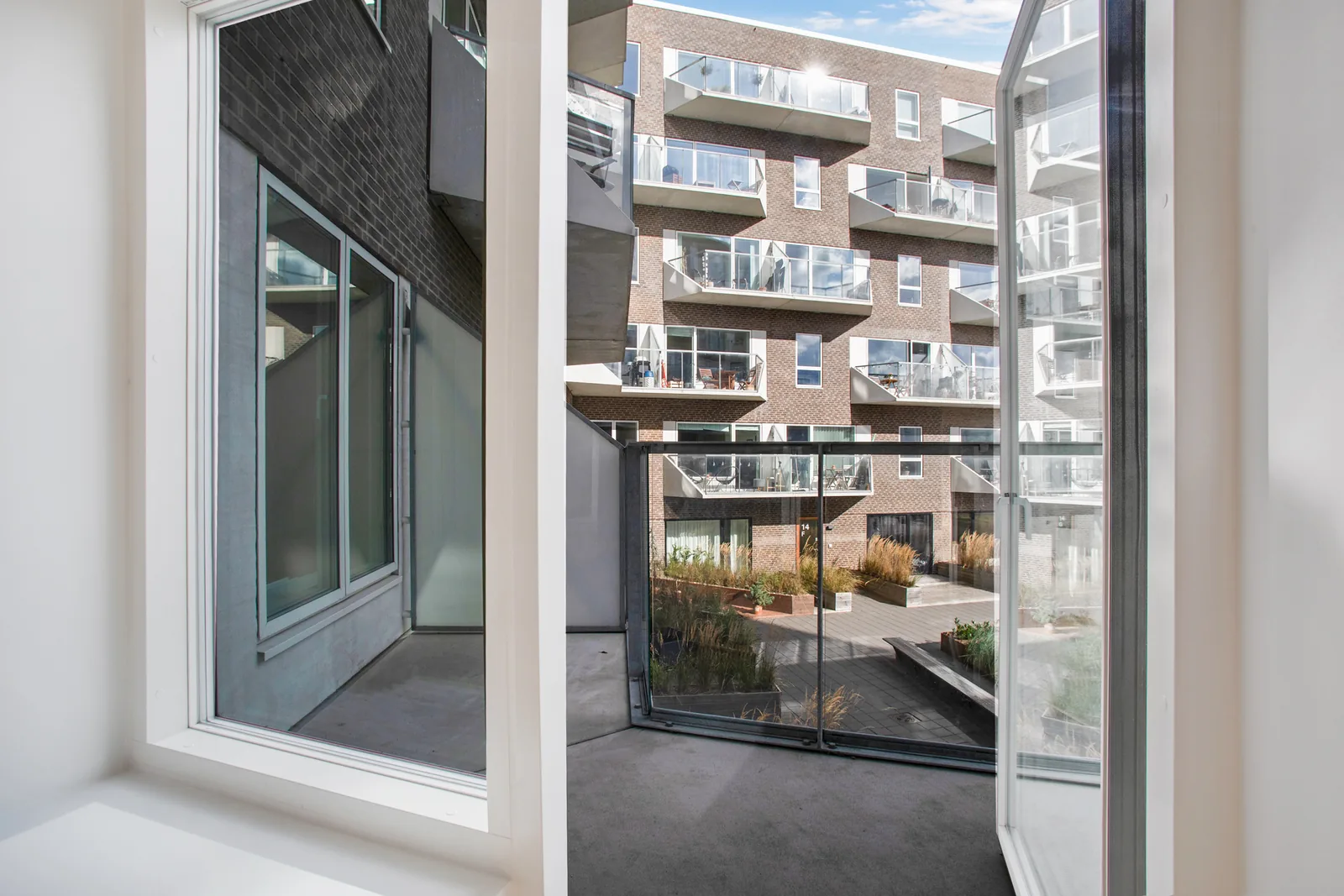 4-room apartment with a balcony in 2500 Valby image 4