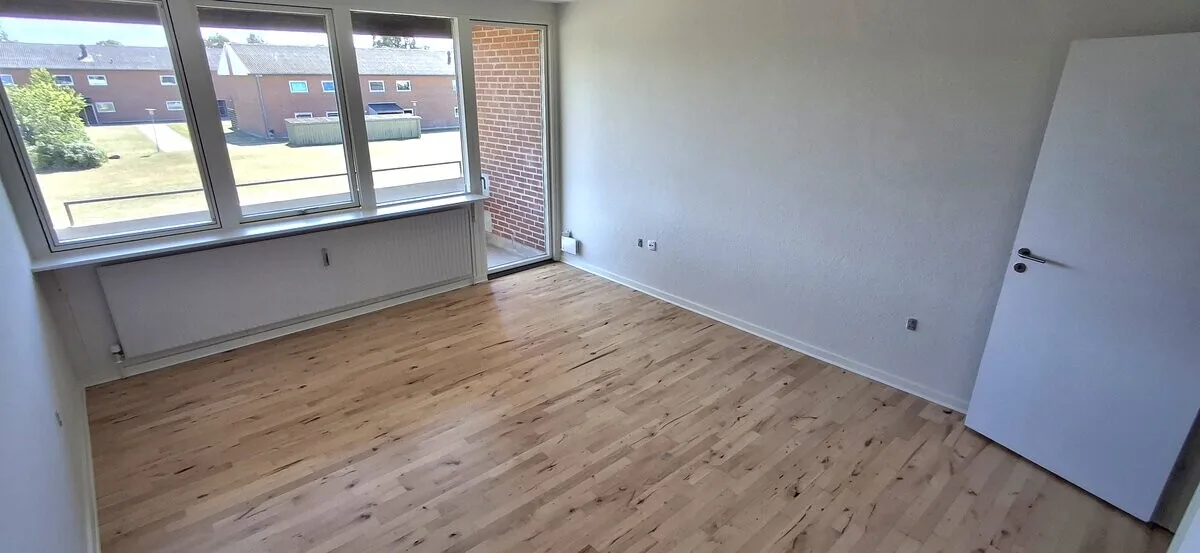 2-room apartment with a balcony in 9900 Frederikshavn image 2