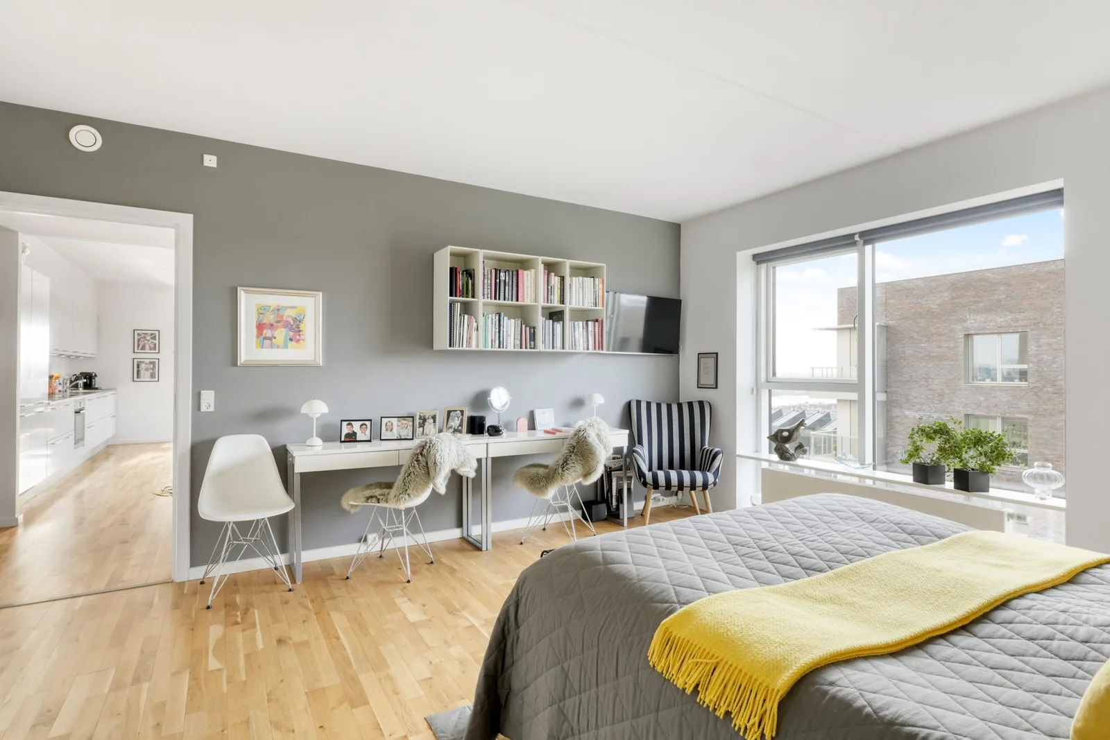 4-room apartment with a balcony in 2450 København SV image 6
