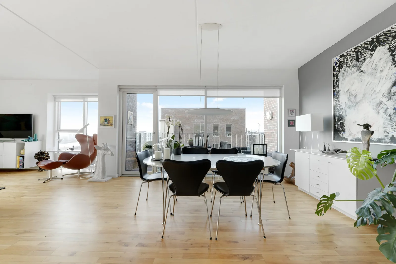 4-room apartment with a balcony in 2450 København SV image 2