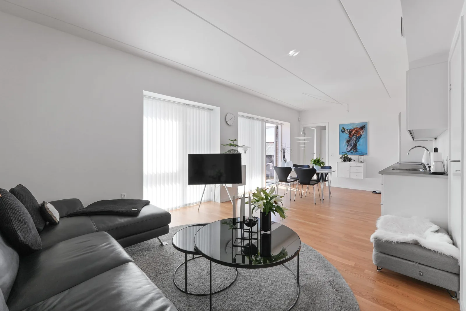 4-room apartment with a balcony in 2605 Brøndby image 4