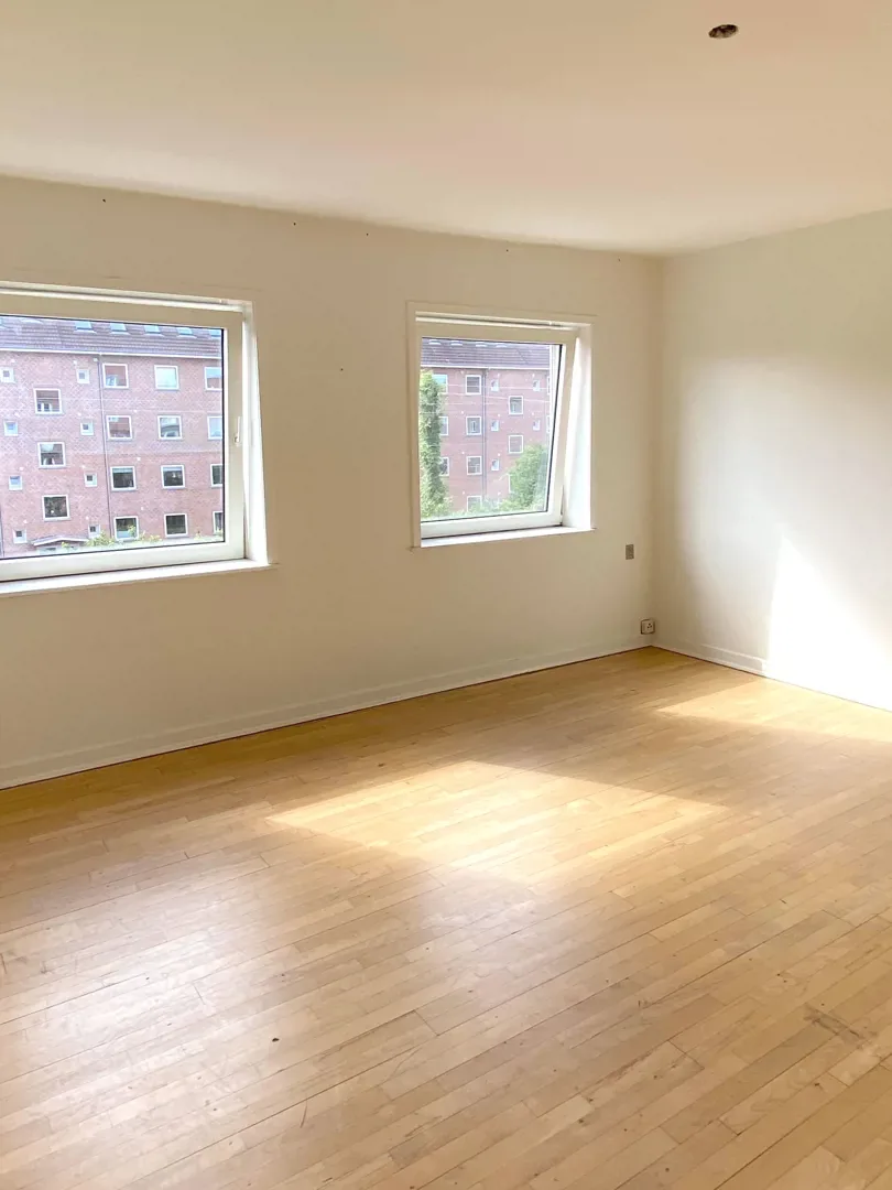 2-room apartment with a balcony in 9000 Ålborg image 2