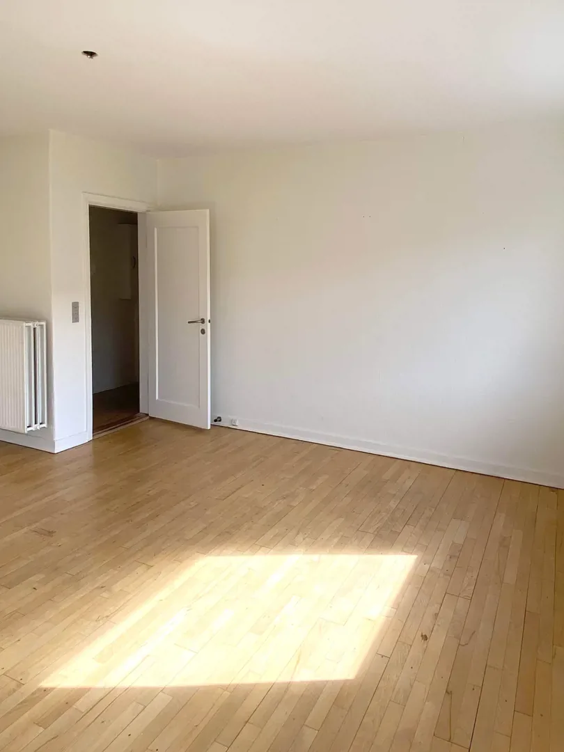 2-room apartment with a balcony in 9000 Ålborg image 5