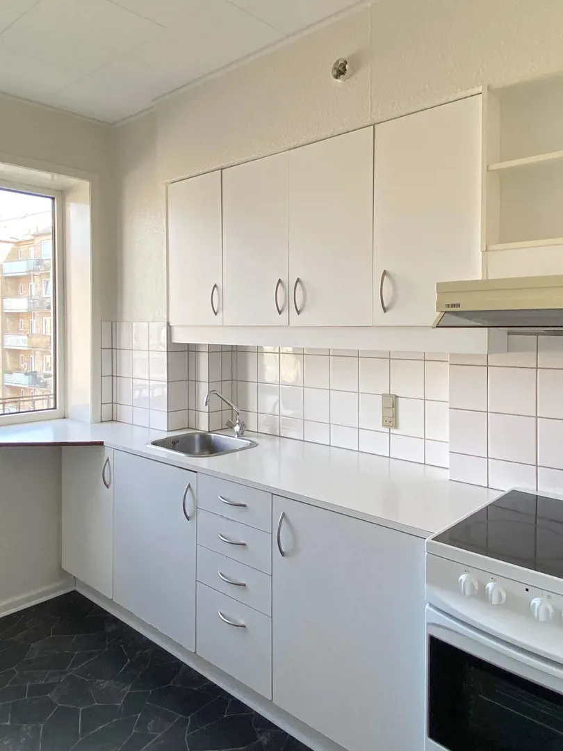 2-room apartment with a balcony in 9000 Ålborg image 1