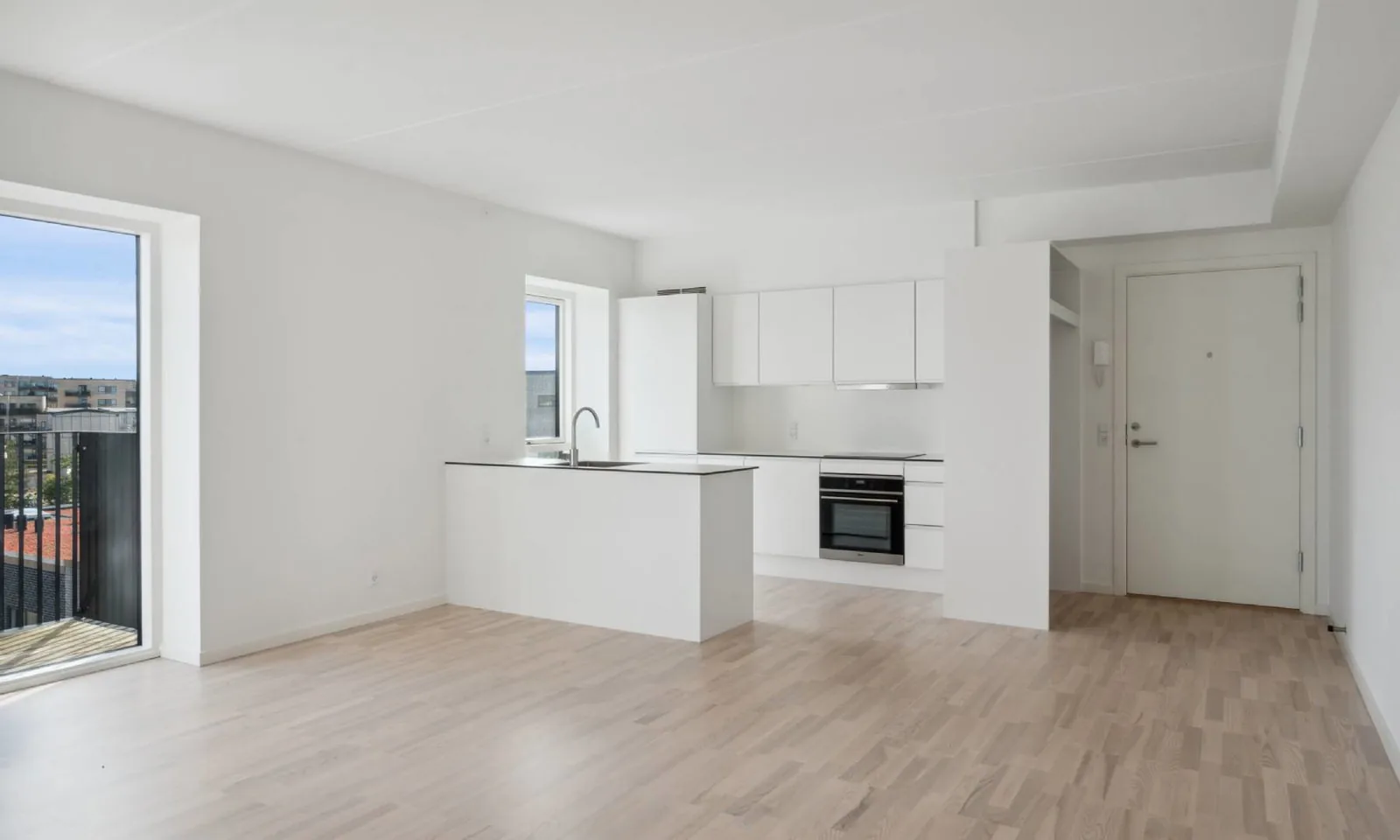 3-room apartment with a balcony in 2640 Hedehusene image 1