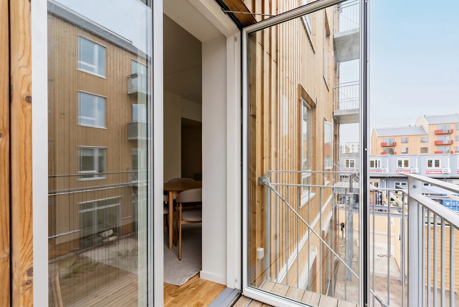 2-room apartment with a balcony in 2300 København S image 1