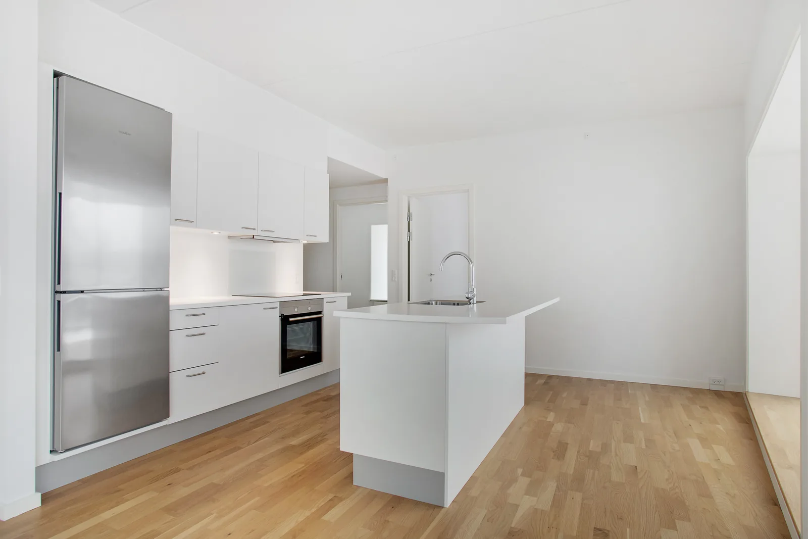 4-room apartment with a balcony in 2450 København SV image 4
