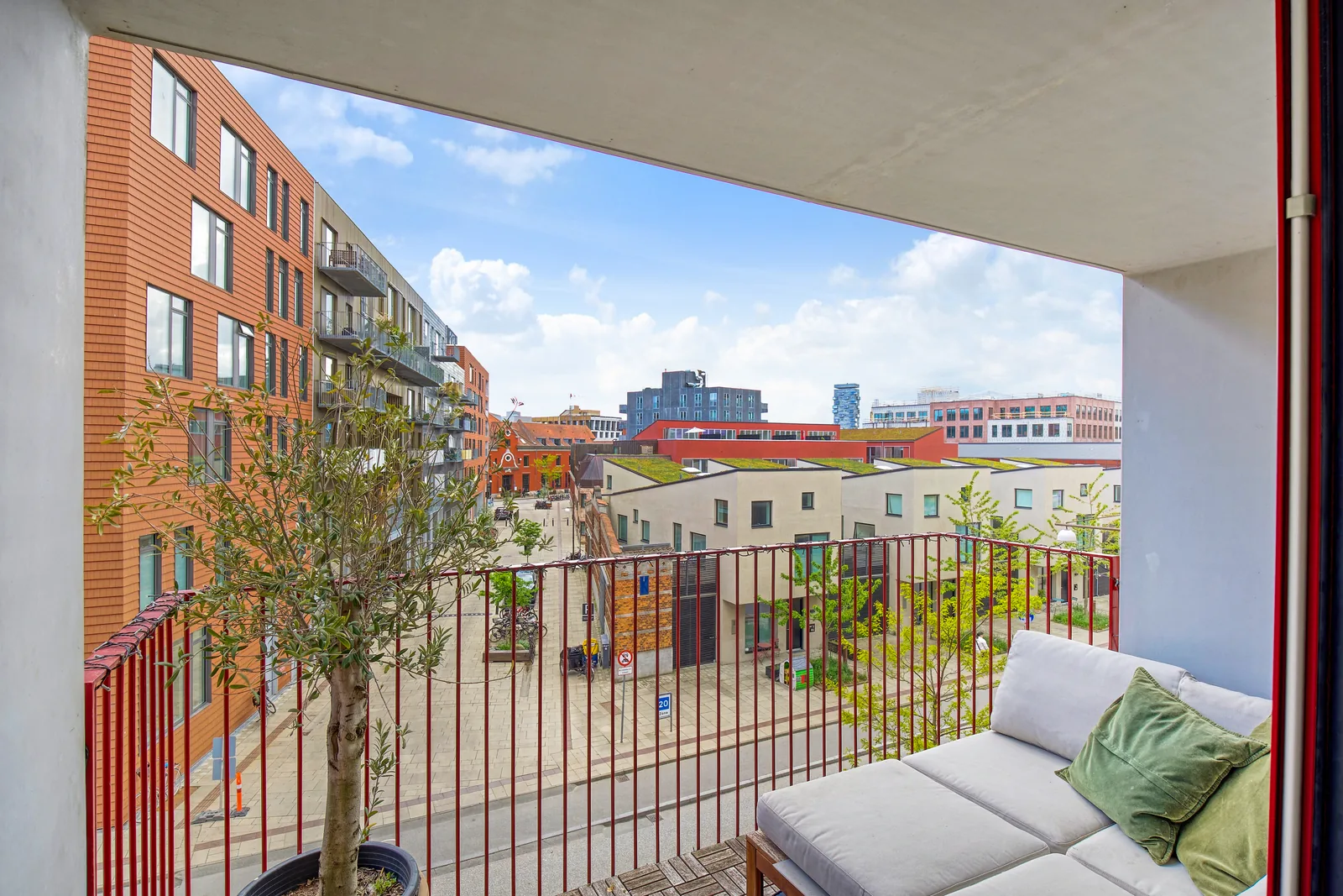 4-room apartment with a balcony in 2150 Nordhavn image 1