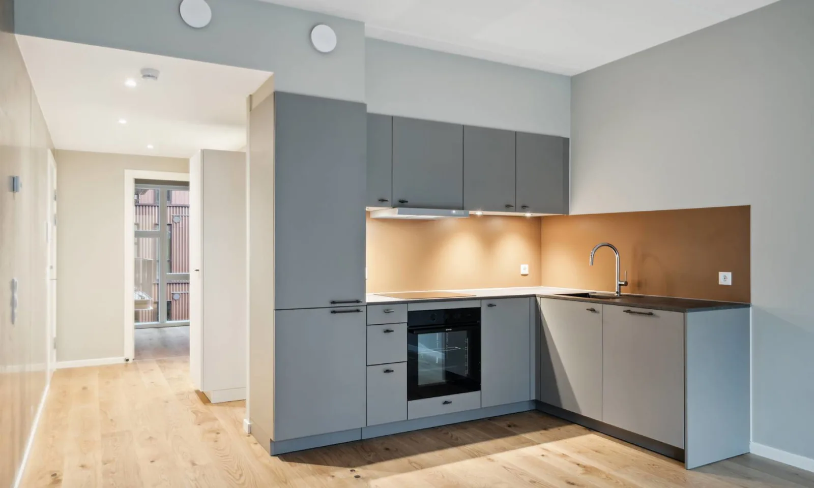 2-room apartment with a balcony in 2300 København S image 4