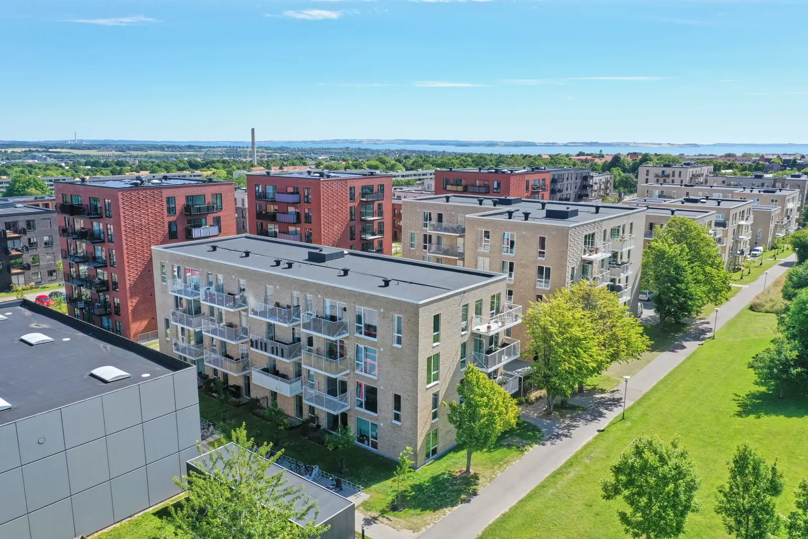 3-room apartment with a balcony in 8240 Risskov image 2