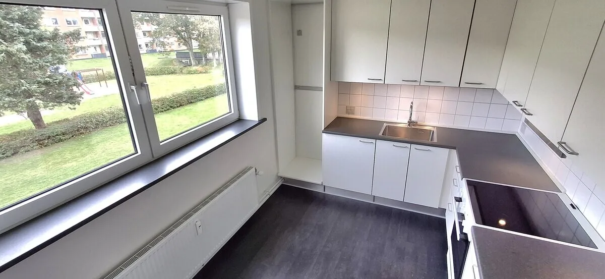 4-room apartment with a balcony in 9900 Frederikshavn image 1