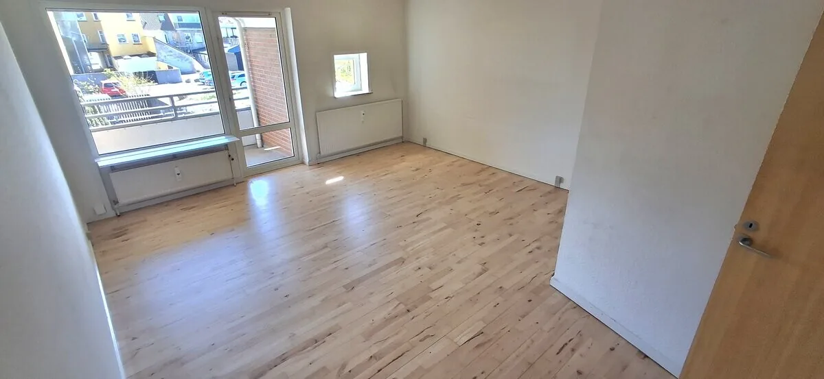 2-room apartment with a balcony in 9900 Frederikshavn image 2