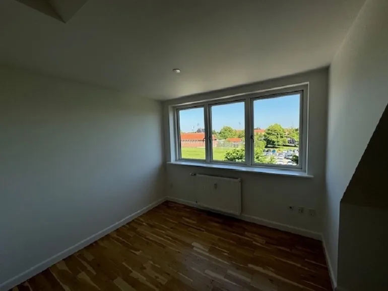 4-værelses lejlighed med parkering i Odense V billede 4