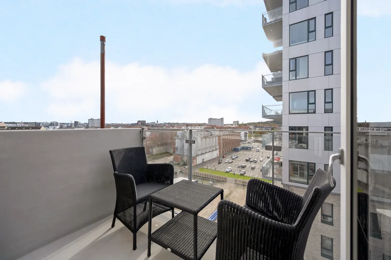 2-room apartment with a balcony in 9000 Ålborg image 2