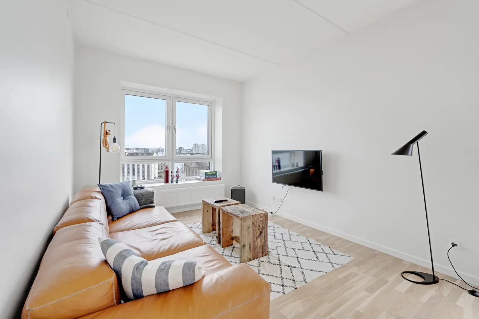 2-room apartment with a balcony in 9000 Ålborg image 3