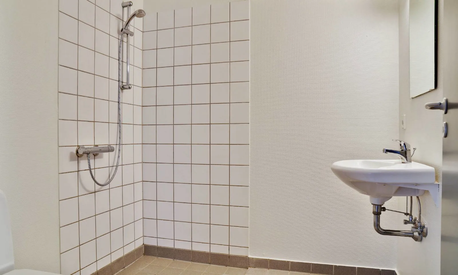 2-room apartment with parking in 5260 Odense S image 4