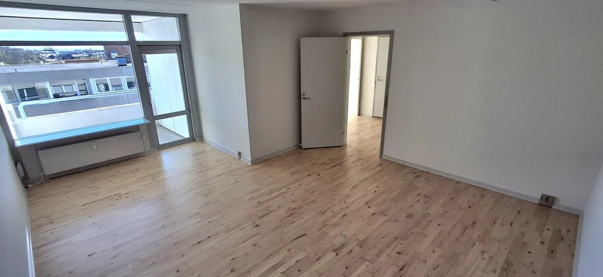2-værelses lejlighed med altan i 9900 Frederikshavn billede 2