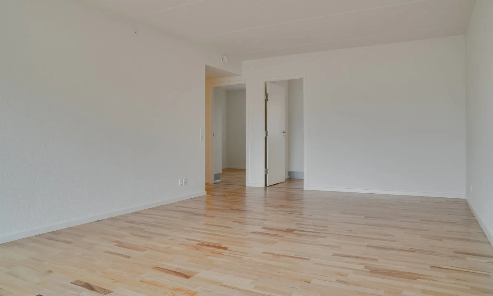 2-room apartment with a balcony in 5000 Odense image 1
