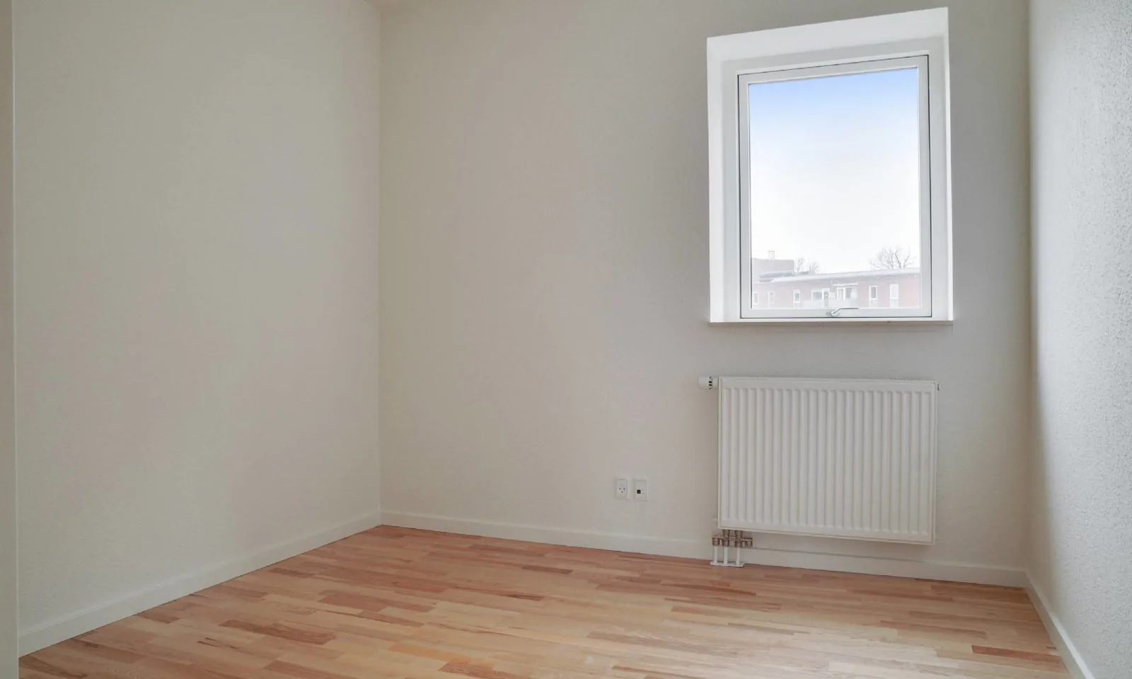 2-room apartment with a balcony in 5000 Odense image 3